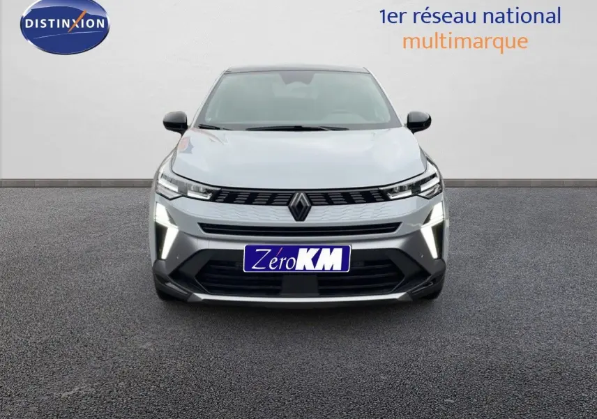 Renault Symbioz 2025 gris Rafale métal vu de face avec éclairage LED et calandre noire distinctive.