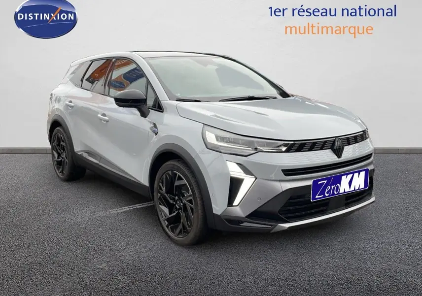 Renault Symbioz gris Rafale métal en 3/4 avant droit avec jantes noires et signature lumineuse LED distinctive.