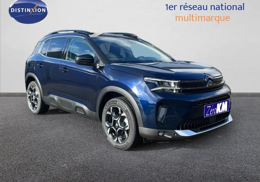Citroën C5 Aircross bleu Eclipse métal en 3/4 avant droit, avec jantes distinctives et toit noir.