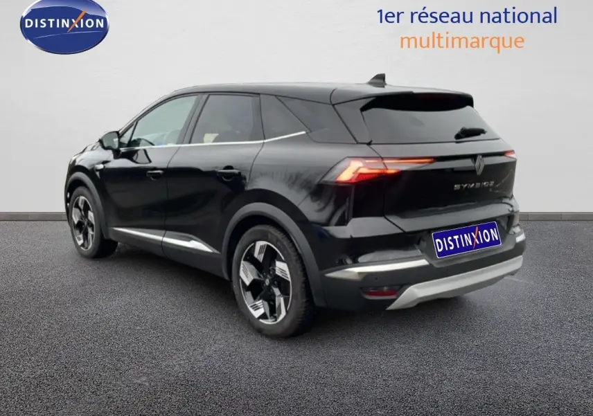 Vue 3/4 arrière droite d'un Renault Symbioz noir étoile métal avec feux LED et jantes bi-ton.