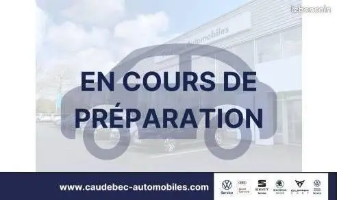 Image générique avec texte "En cours de préparation" masquant une Volkswagen Passat 1.5 eHybrid 2024 bleu, vue 3/4 avant.