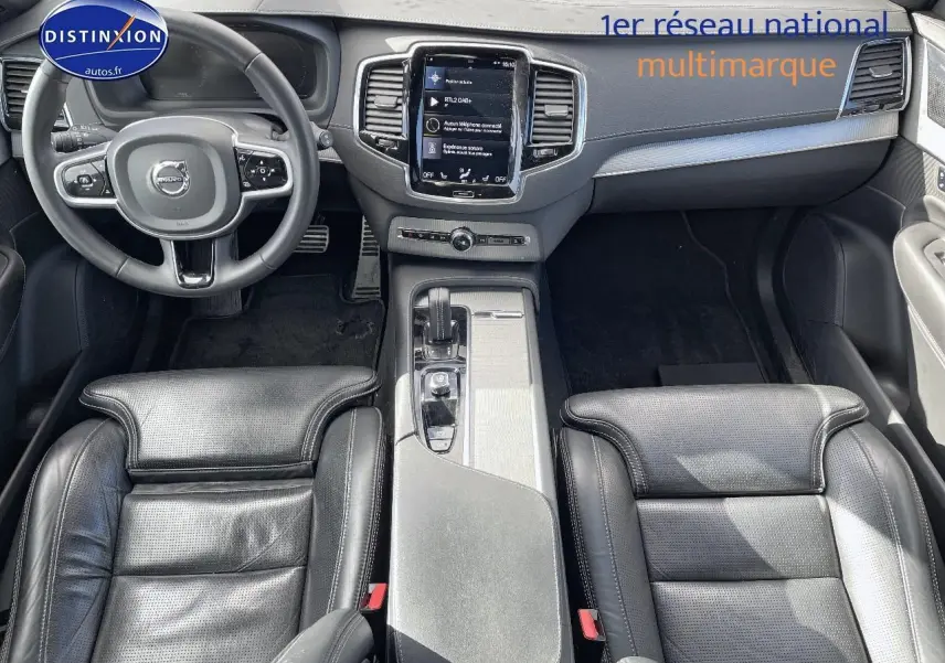 Intérieur noir cuir du Volvo XC90 2.0 t8 455 R-Design 2022, vue centrale sur tableau de bord et console tactile.