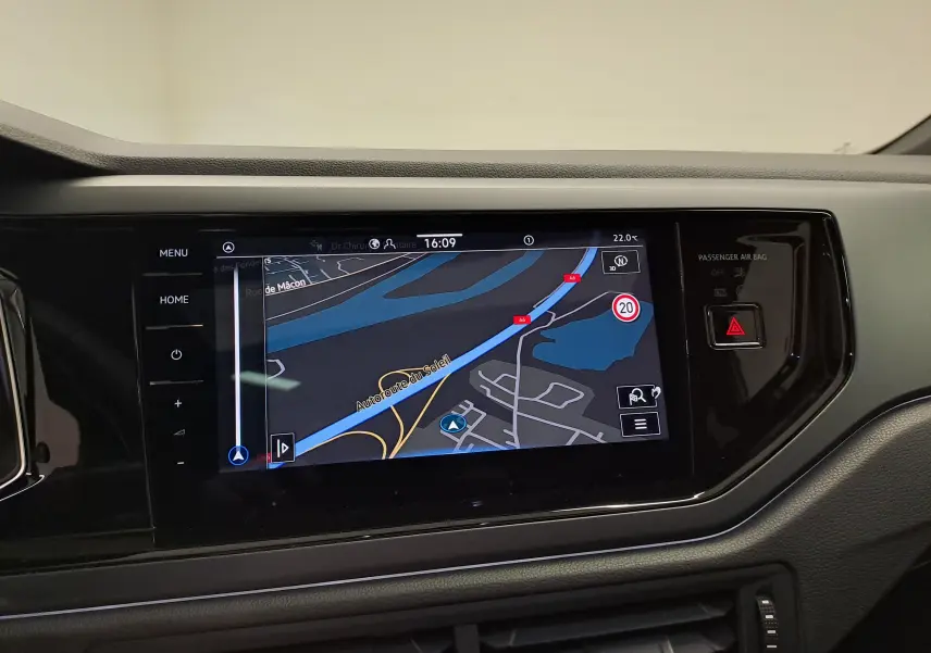 Écran tactile central du Volkswagen Taigo 2025 affichant le système de navigation Discover Pro.