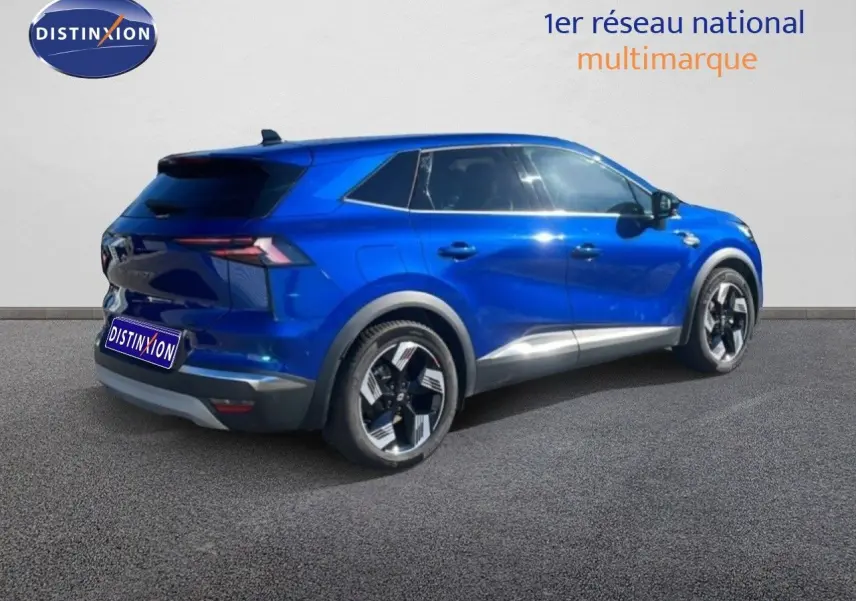 Vue 3/4 arrière droite du Renault Symbioz 2025 bleu Iron Metal avec jantes bi-ton et détails chromés.