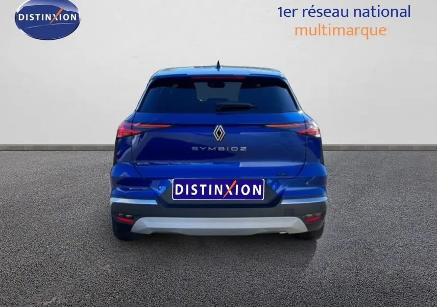 Vue arrière d'une Renault Symbioz bleu iron metal avec logo et feux LED fins sur fond neutre.