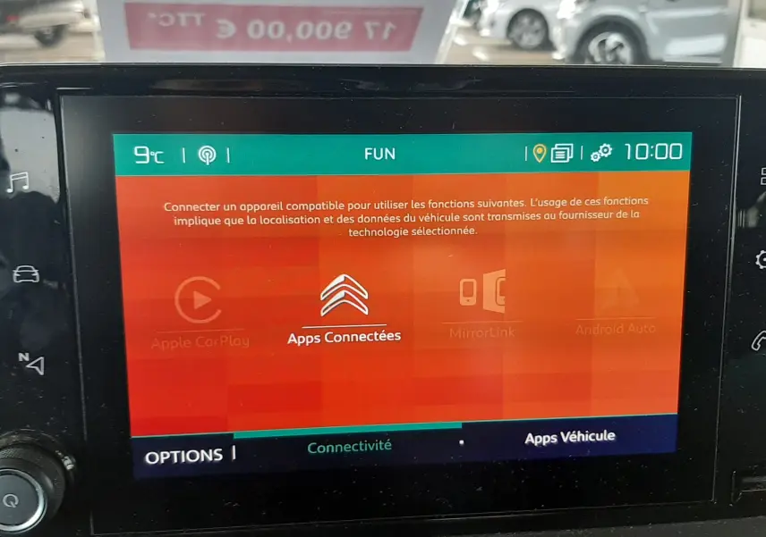 Écran tactile central du Citroën Berlingo M BlueHDi 130 Shine 2019 affichant les options de connectivité.