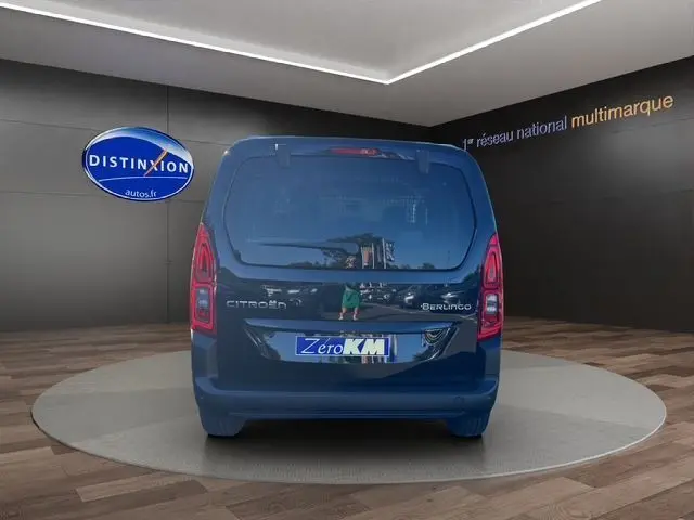 Vue arrière du Citroën Berlingo noir 2025, version N1 BlueHDi 130 avec hayon et caméra de recul visible.