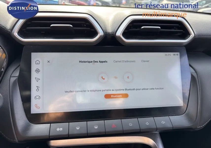 Écran tactile central du MG MOTOR ZS 2025 en Pebble Black, vue de face sur la console avec interface Bluetooth affichée.