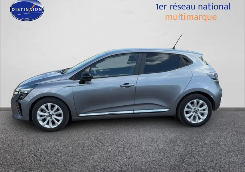 Profil droit d'une Renault Clio V gris métal 2025 avec jantes alliage et rétroviseurs noirs.