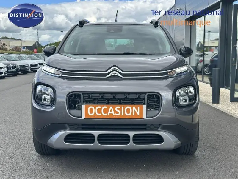 Vue frontale d'un Citroën C3 Aircross gris avec calandre noire et plaque "OCCASION" orange visible au centre.
