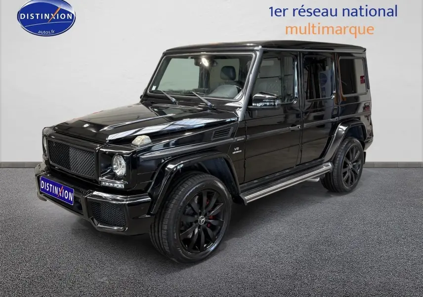 Mercedes Classe G 5.5 63 AMG noir en 3/4 avant droit avec jantes noires et calandre distinctive.