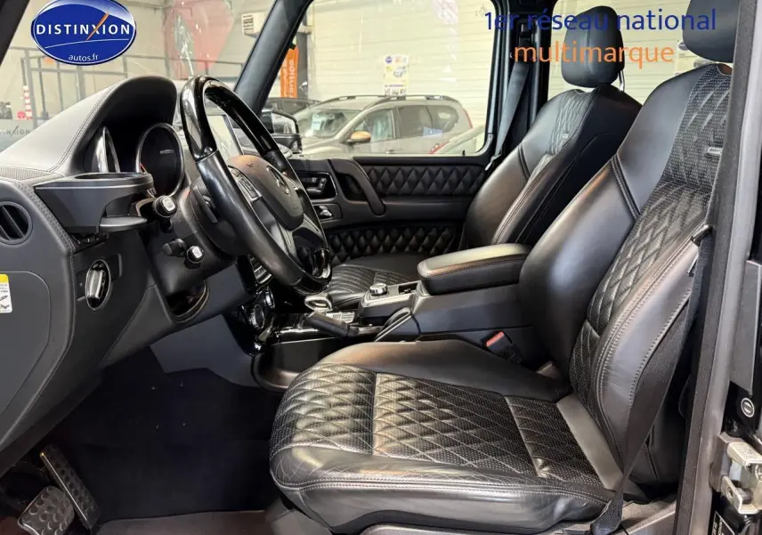 Intérieur noir du Mercedes Classe G 5.5 63 AMG 2014, vue côté conducteur sur sièges cuir sport et tableau de bord.