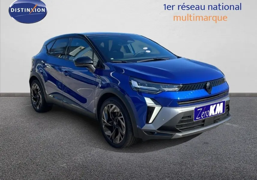 Renault Captur E-Tech hybride 2025 bleu Iron Metal, vue 3/4 avant avec toit noir et jantes noires.