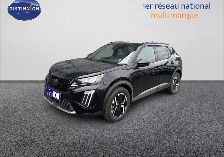 Peugeot 2008 Hybrid noir métal en 3/4 avant droit, avec jantes bi-ton et feux LED distinctifs.