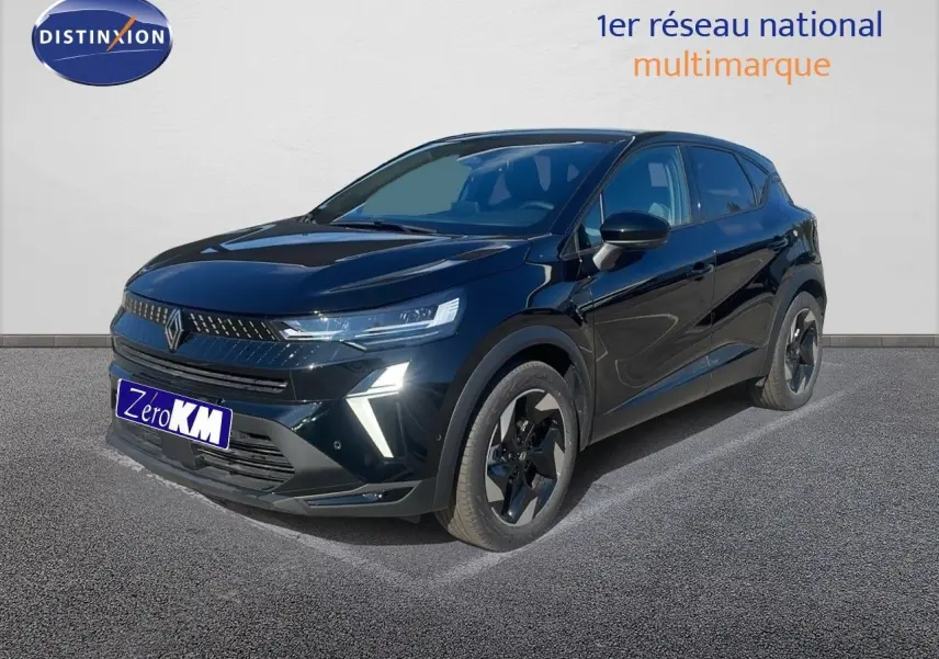 Renault Captur E-Tech hybride noir étoile métal en 3/4 avant droit avec feux LED allumés sur parking.