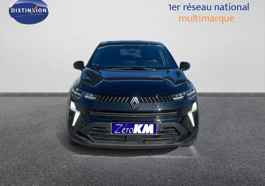 Renault Captur E-Tech F.Hybrid 145ch en noir étoile métal, vue frontale mettant en valeur ses feux LED distinctifs.
