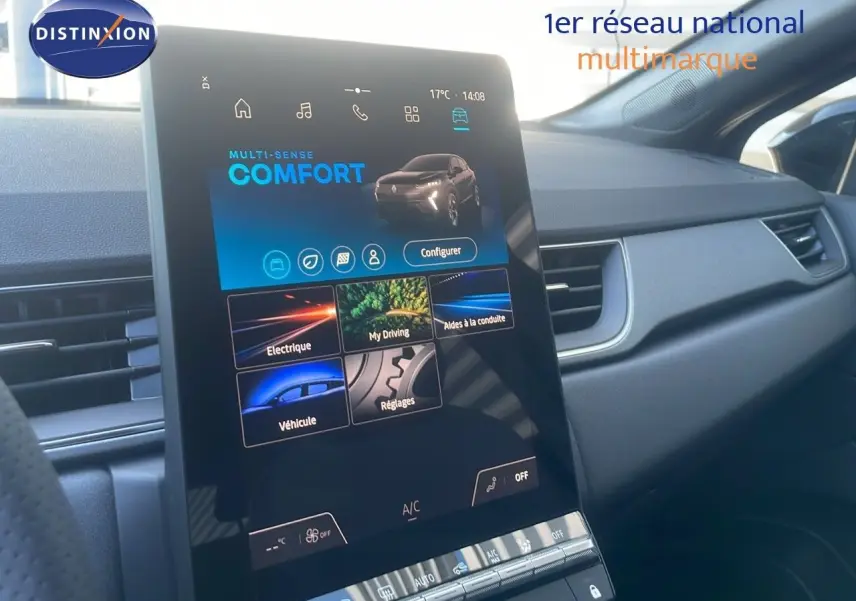 Écran tactile central du tableau de bord du Renault Captur E-Tech hybride 2025 affichant le mode Confort.