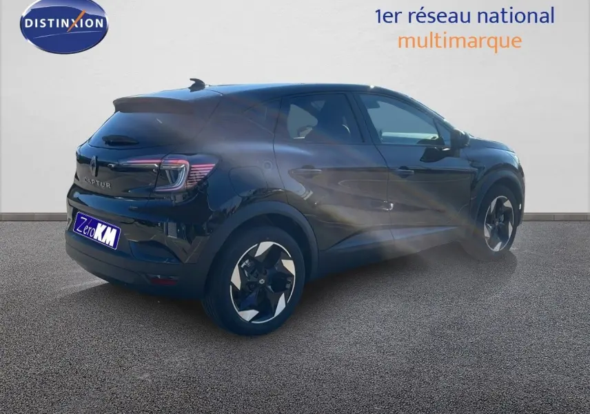 Renault Captur E-Tech hybride noir étoile métal vu en 3/4 arrière côté droit avec jantes bicolores.