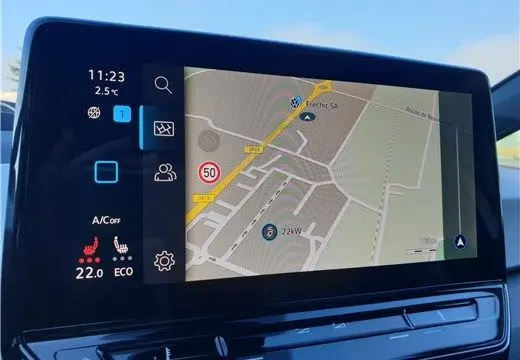 Écran tactile du système de navigation du Volkswagen ID.3 204 ch 1st Max affichant une carte GPS en intérieur.