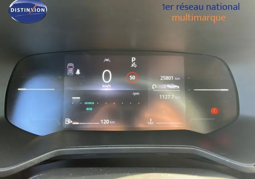 Tableau de bord numérique de la Renault Clio gris schiste, affichant la vitesse à 0 km/h et 25 801 km au compteur.