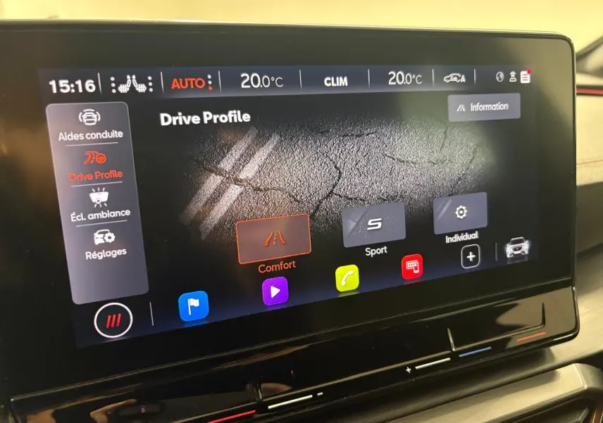 Écran tactile intérieur du CUPRA Formentor 1.5 TSI 2022 affichant les modes de conduite, vue de face.