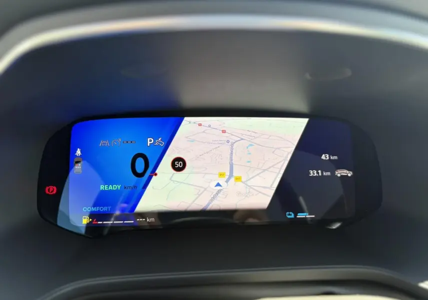 Tableau de bord numérique du Renault Symbioz 2025 affichant la navigation et l'état du véhicule en mode confort