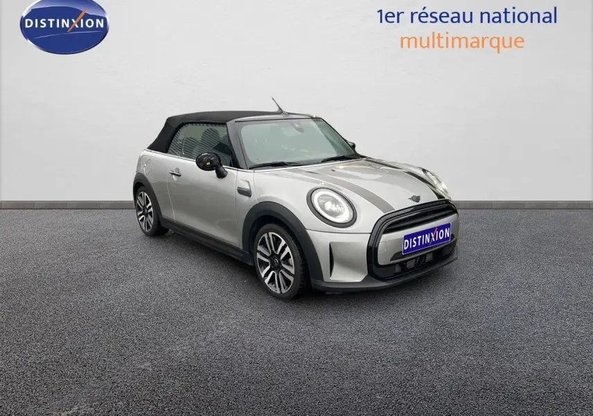Mini Cabriolet 2023 Melting Silver vue 3/4 avant avec toit noir relevé et jantes bi-ton distinctives