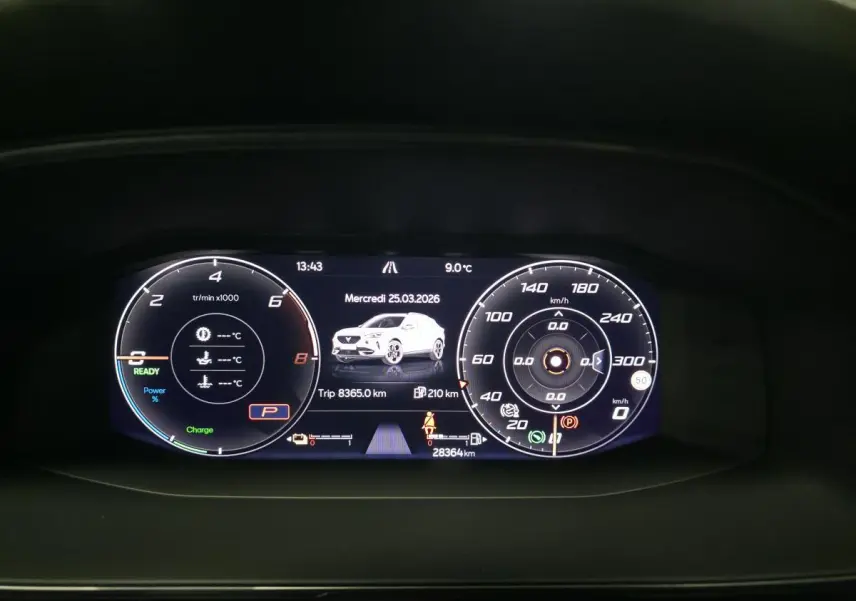 Combiné d'instruments digital de la CUPRA Formentor 1.4 e-Hybrid 2023 affichant vitesse, régime et autonomie.