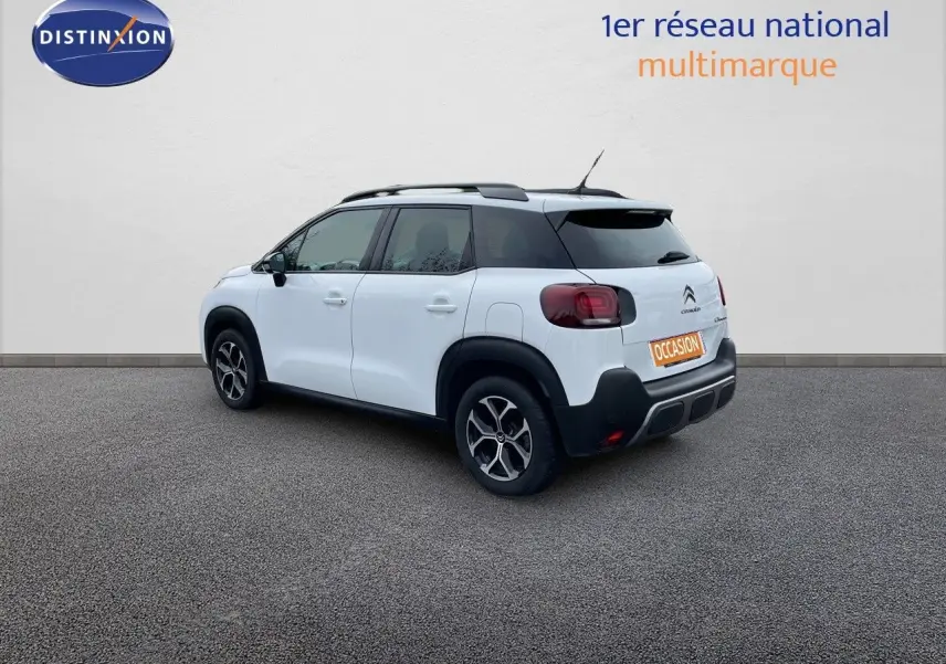 Citroën C3 Aircross blanc polaire vue 3/4 arrière droit avec toit noir et jantes bi-ton.