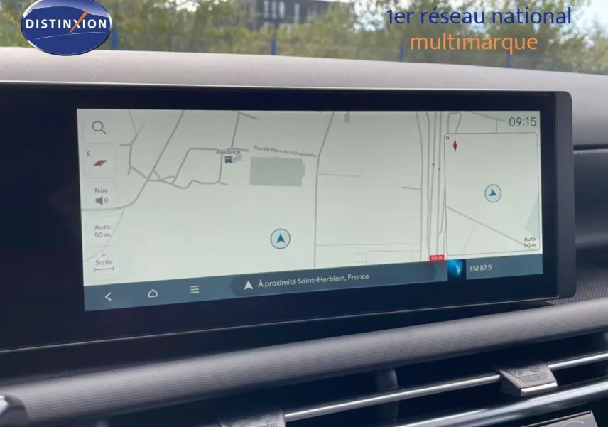 Écran tactile de navigation du Hyundai Tucson 2026, vue intérieure du tableau de bord moderne et épuré.