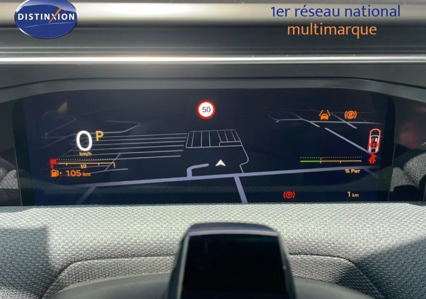 Tableau de bord numérique du Citroën C5 Aircross Hybrid 2026, affichage de navigation et informations de conduite.