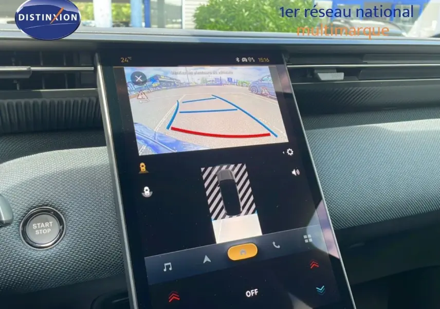 Écran central tactile affichant la caméra de recul et les commandes, intérieur du Citroën C5 Aircross 2026.