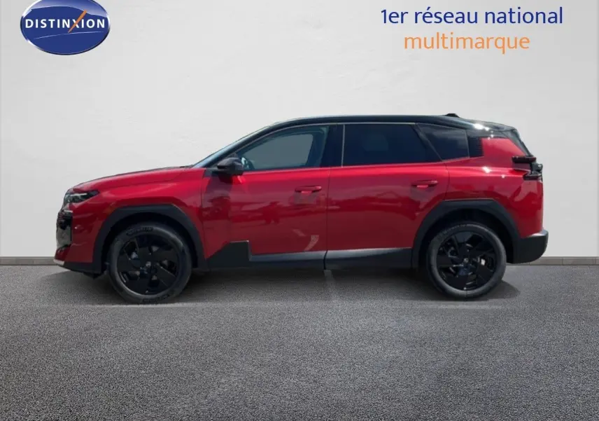 Profil côté gauche du Citroën C5 Aircross Hybrid rouge rubis avec toit noir et jantes noires sur fond neutre.