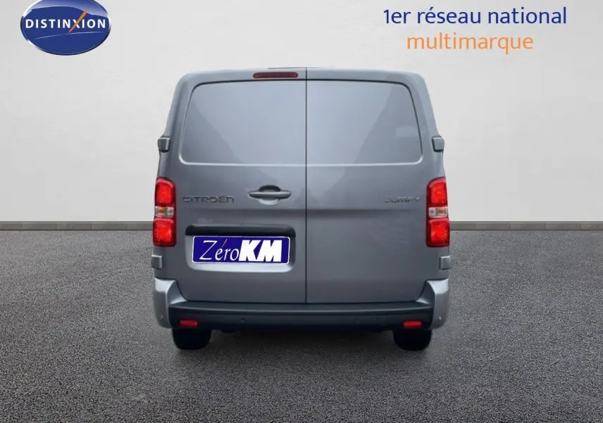 Vue arrière d'un Citroën Jumpy gris Artense Metal, fourgon utilitaire avec portes battantes fermées.