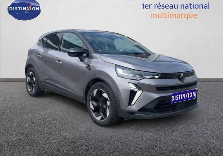 Renault Captur 2025 gris cassiopée métal avec toit noir, vue 3/4 avant côté gauche, jantes bi-ton distinctives.