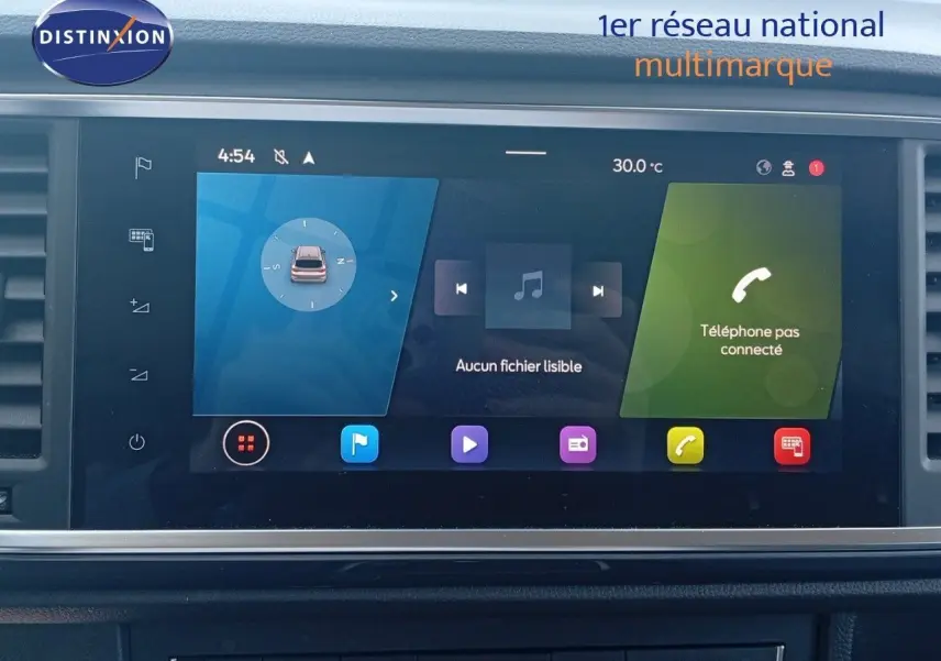 Écran tactile central du tableau de bord du SEAT Ateca 2023, affichant navigation et téléphone non connecté.