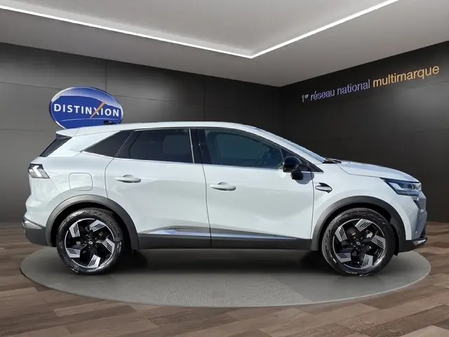 Profil droit du Renault SYMBIOZ gris clair 2025, avec jantes noires à design géométrique et toit contrasté noir.