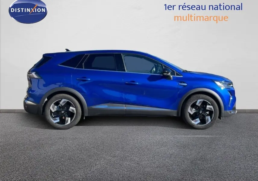 Profil droit d'un Renault Symbioz 2025 bleu iron metal avec jantes noires et détails modernes sur fond neutre.