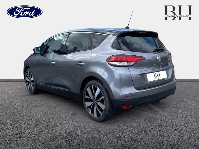 Vue 3/4 arrière droite d'une Renault Scénic 2020 gris Cassiopée/Noir Étoilé avec jantes alliage distinctives.