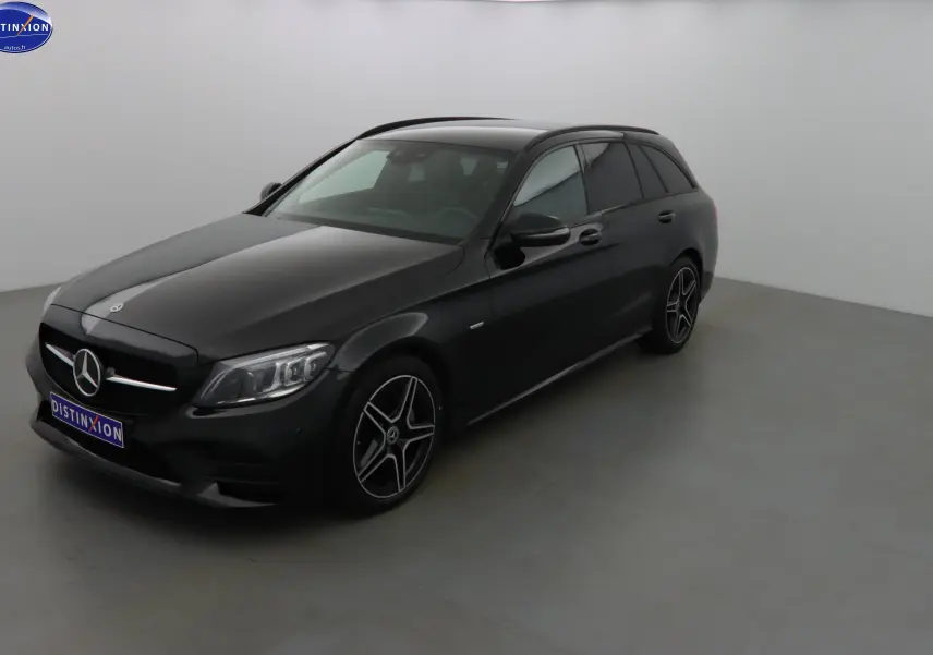 Mercedes Classe C Break 220D AMG Line noir métal vue 3/4 avant droit avec jantes alliage étoile.