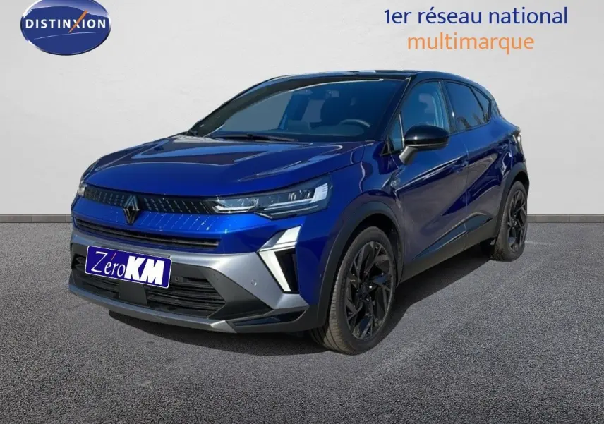 Renault Captur E-Tech hybride 2025 bleu iron métal avec toit noir, vue 3/4 avant côté gauche sur sol gris.