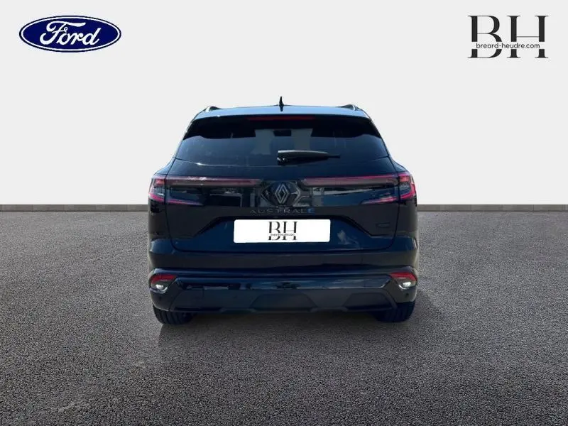 Vue arrière du Renault Austral noir étoilé 2024 avec hayon motorisé et feux arrière LED continus.