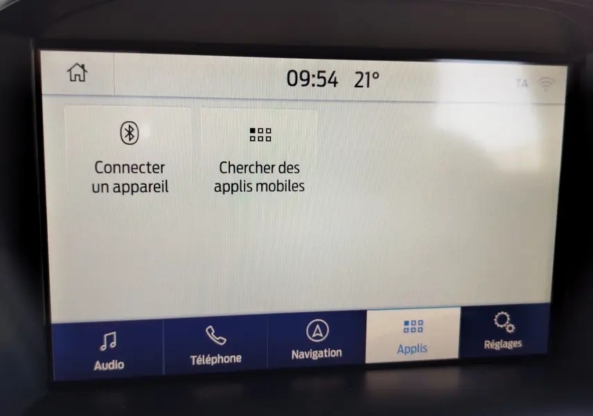 Écran tactile central du Ford Kuga 2019 affichant les options de connexion Bluetooth et applications mobiles.