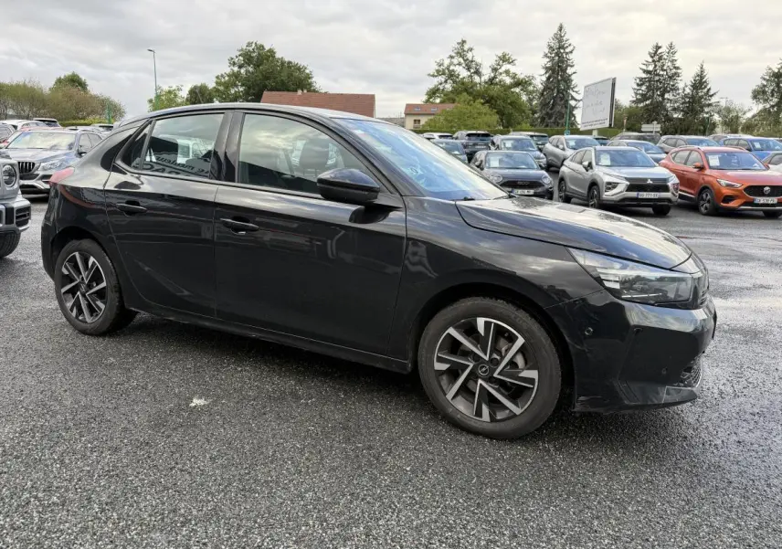 Opel Corsa noire vue de profil côté gauche, avec jantes alliage et calandre Opel Vizor visible.