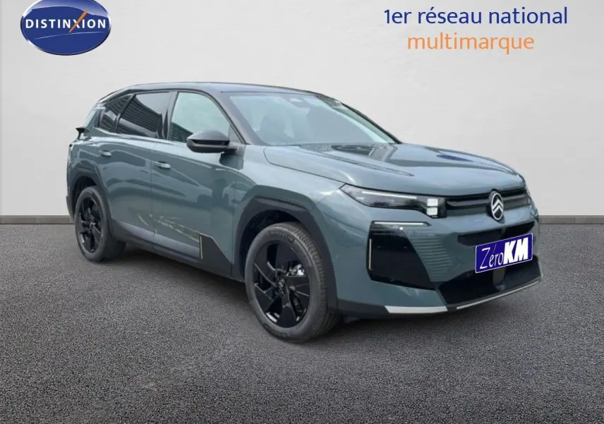 Citroën C5 Aircross 2026 vert Astoria métal en 3/4 avant droit avec jantes noires et calandre moderne.