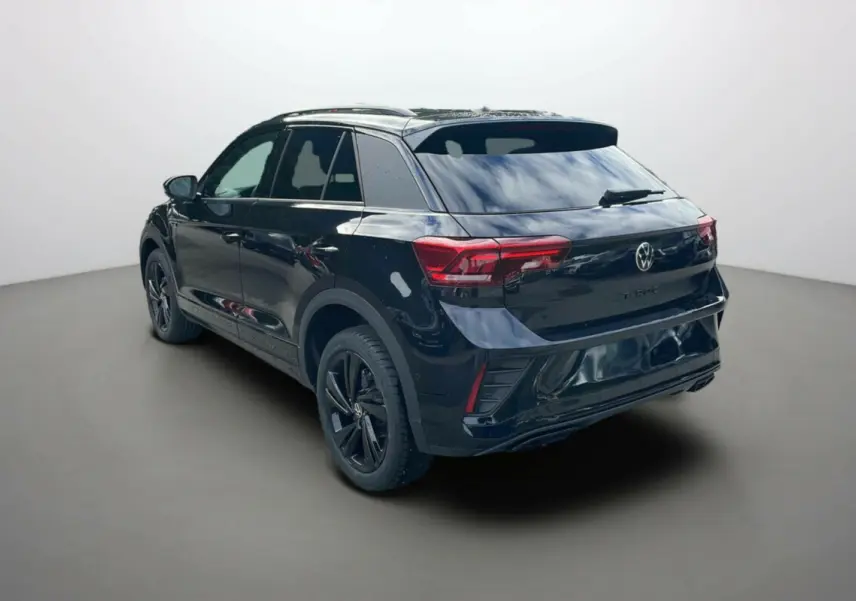 Volkswagen T-Roc TDI 150 R-Line Black noir grenadilla, vue 3/4 arrière côté gauche, jantes noires distinctives.