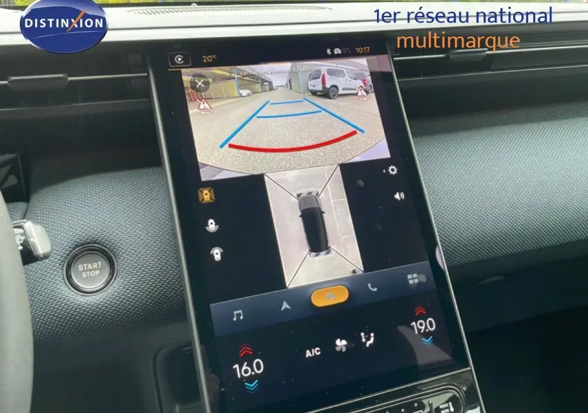 Écran tactile central affichant la caméra de recul et vue 360° dans l’habitacle d’une Citroën C5 Aircross noir perle.