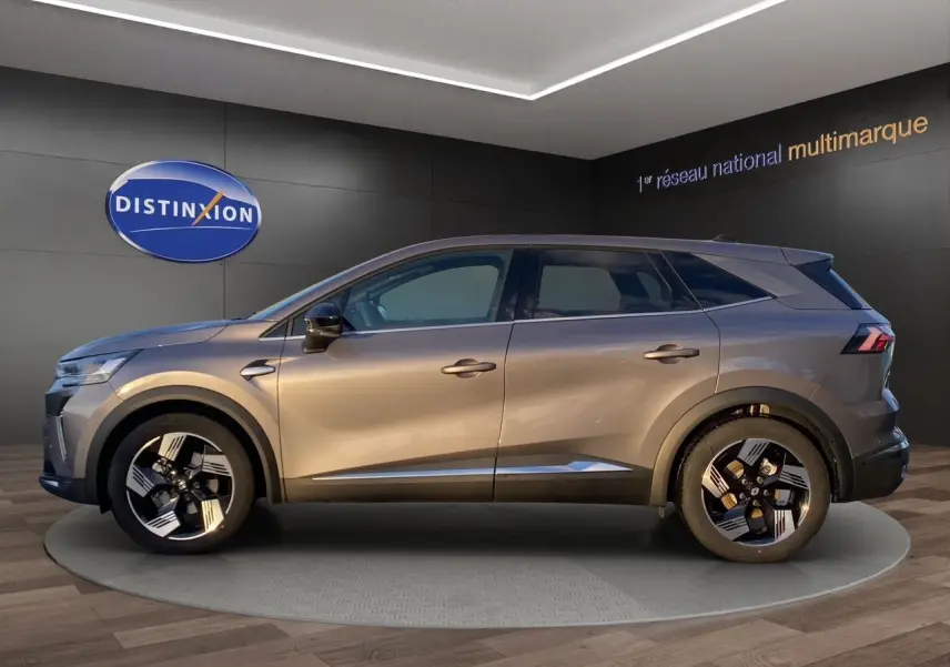 Renault Symbioz E-Tech Full Hybrid 145 Techno gris Casiopee, vue profil droit, jantes alliage 18'' diamantées.