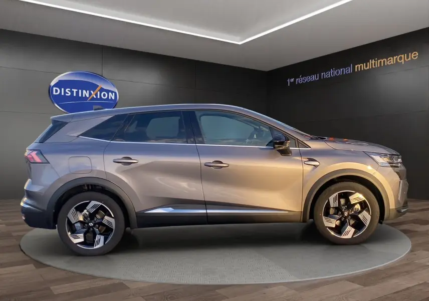 Renault Symbioz E-Tech Full Hybrid gris Casiopee, vue profil droit, jantes alliage 18'' diamantées et vitres surteintées.