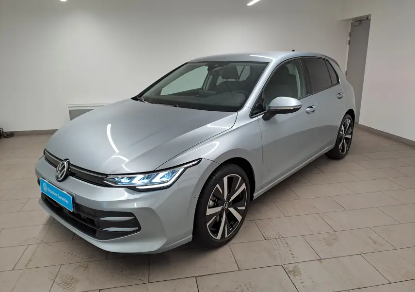 Volkswagen Golf 1.5 eTSI 116 BVM6 argent Dolomite vue 3/4 avant avec jantes alliage 18'' Catania.
